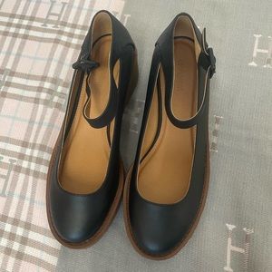 Platform Mary jane shoe with gum sole